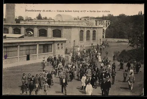 AK Ponthierry /S-et-M, Usines Isidore Leroy et Cie, Sortie des Ateliers