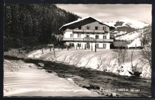 AK Saalbach, Touristen- und Kinderferienheim Salitererhof im Winter, Flusspartie