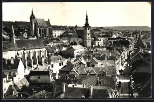 AK Krems a. d. D., Ortspanorama mit Kirchen und Strasse