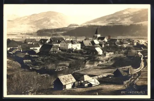 AK Niederwölz, Panorama mit Kirche, Bach und Gehöften
