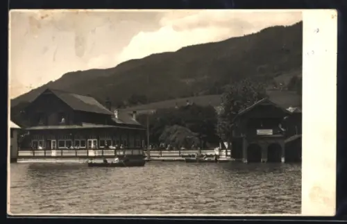 AK Unterach am Attersee, Erholungsheim mit Bootshäusern und Bergpanorama