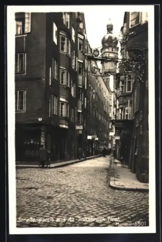 AK Innsbruck /Tirol, Alt-Innsbruck, Strassenpartie mit Turm