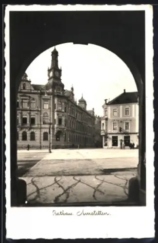 AK Amstetten /Niederösterreich, Rathaus, Blick durch Torbogen