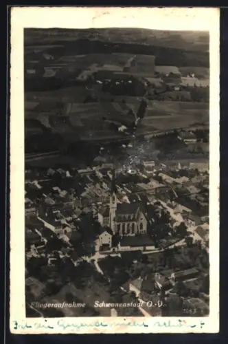 AK Schwanenstadt O. D., Fliegeraufnahme mit Ortszentrum und Umgebung