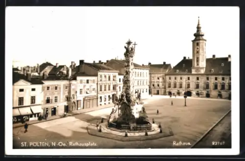 AK St. Pölten /N.-Ö., Rathausplatz mit Säulendenkmal