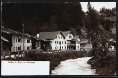 AK Gries am Brenner, Partie mit Häusern am Fluss