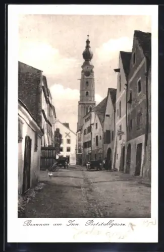 AK Braunau am Inn, Poststallgasse, Strassenpartie mit Turm