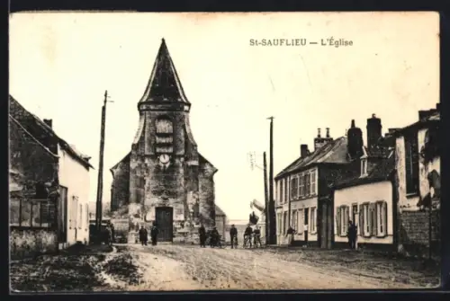 AK St-Sauflieu, L`Église et rue principale animée