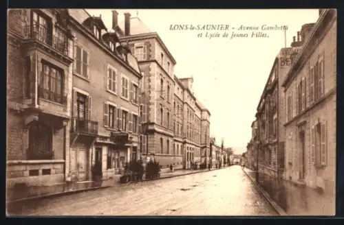 AK Lons-le-Saunier, Avenue Gambetta et Lycée de jeunes Filles