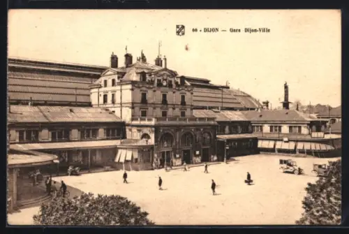 AK Dijon, Gare Dijon-Ville avec place animée et voitures anciennes