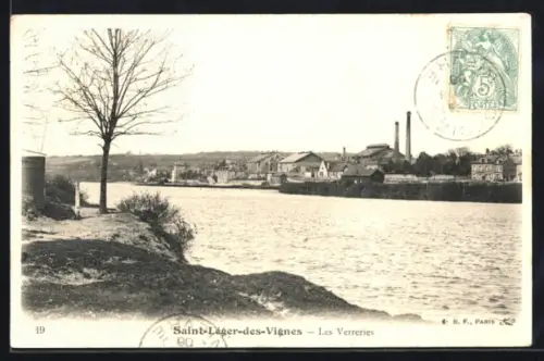 AK Saint-Léger-des-Vignes, Les Verreries et vue sur la rivière