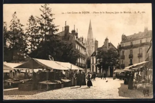 AK Dijon, Place de la Banque, jour de marché avec stands et passants