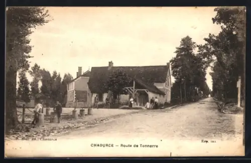AK Chaource, Route de Tonnerre et vue du village