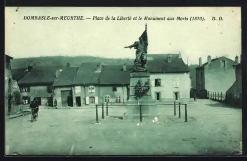 AK Dombasle-sur-Meurthe, Place de la Liberté et le Monument aux Morts, 1870
