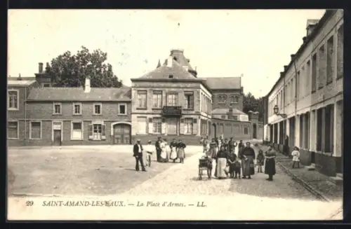 AK Saint-Amand-les-Eaux, La Place d`Armes avec des habitants rassemblés