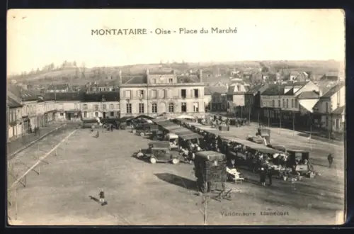 AK Montataire /Oise, Place du Marché animée avec voitures et étals