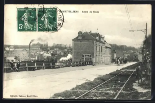 AK Montivilliers, Route du Havre avec train à vapeur et bâtiments industriels en arrière-plan