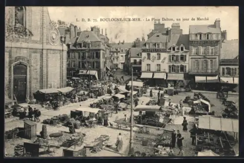 AK Boulogne-sur-Mer, La Place Dalton, un jour de marché