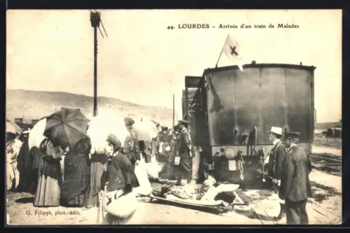 AK Lourdes, Arrivée d`un train de Malades
