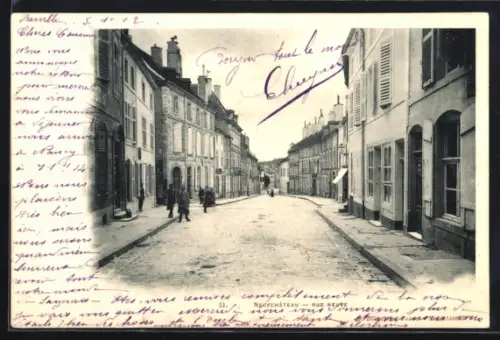 AK Neufchâteau, Rue Sainte-Anne animée avec passants et bâtiments d`époque