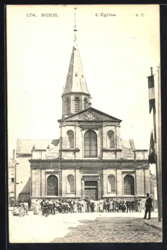 AK Rueil, L`Église et la foule devant l`entrée principale
