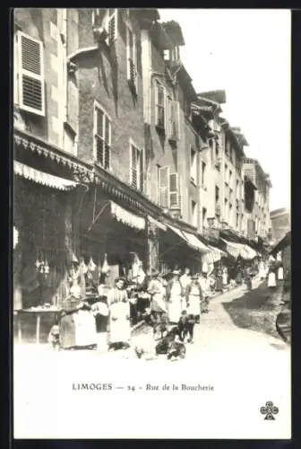 AK Limoges, Rue de la Boucherie animée avec des étals et des passants