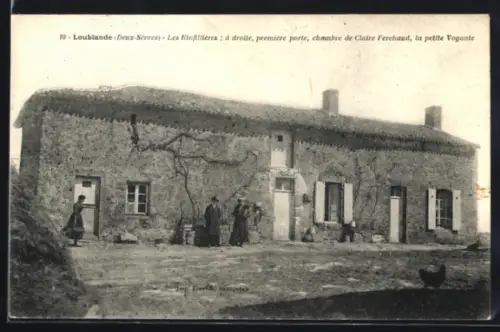AK Loublande /Deux-Sèvres, Les Rifflières, maison et habitants devant l`entrée