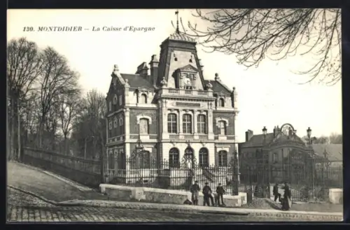 AK Montdidier, La Caisse d`Épargne et avenue bordée d`arbres