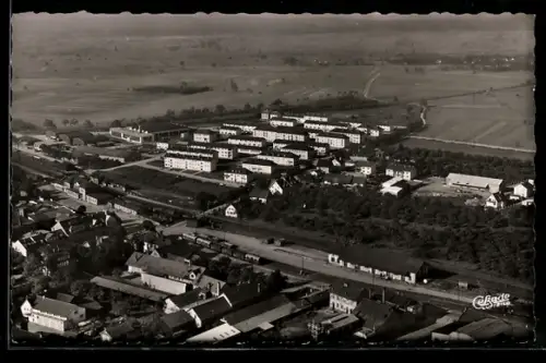 AK Bühl /Baden, Luftaufnahme Wohnsiedlung und Bahnhof