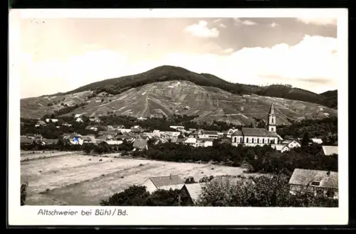 AK Altschweier bei Bühl, Ortsansicht mit Kirche und Weinbergen