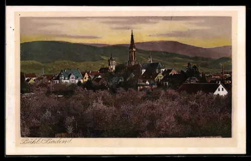 AK Bühl /Baden, Stadtansicht mit Kirche und Schwarzwald im Hintergrund