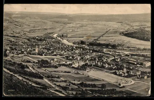 AK Treffurt, Gesamtansicht, Sportplatz mit Ehrenmal im Vordergrund