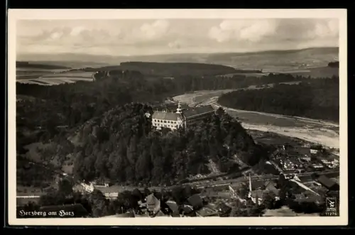 AK Herzberg am Harz, Luftaufnahme, Burg auf bewaldetem Hügel