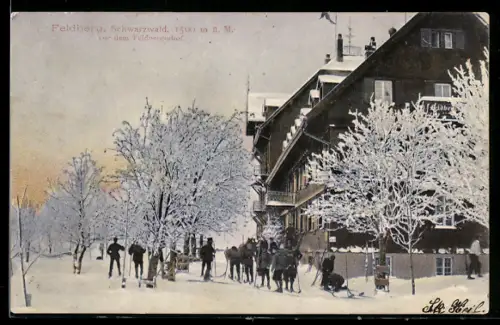 AK Feldberg /Schwarzwald, Soldaten auf Skiern vor dem Hotel Feldbergerhof im Winter