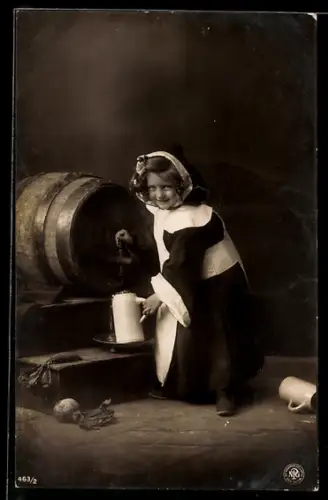 AK Münchner Kindl zapft ein Bier