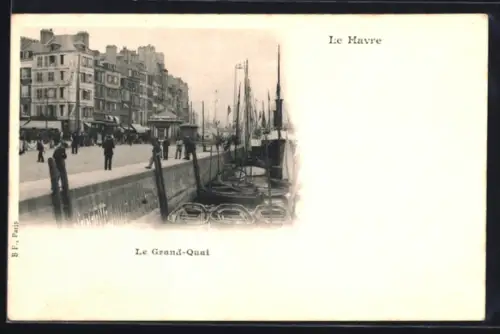 AK Le Havre, Le Grand-Quai avec vue sur les bâtiments et les navires amarrés