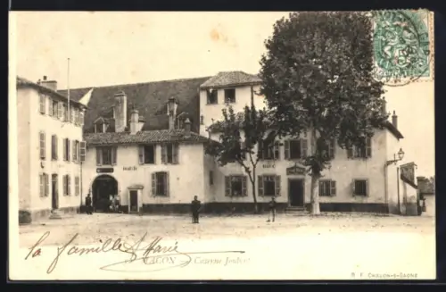 AK Macon, Caserne Joubert et son architecture traditionnelle