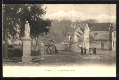 AK Verdelot, Notre-Dame de Pitié et scène villageoise