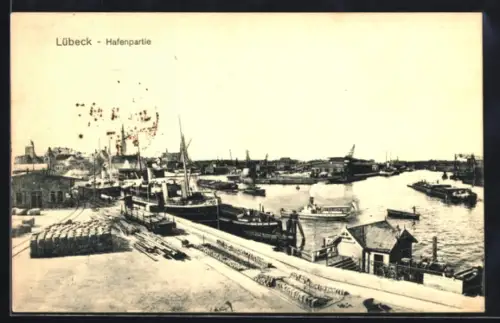 AK Lübeck, Hafenpartie mit Stadtpanorama