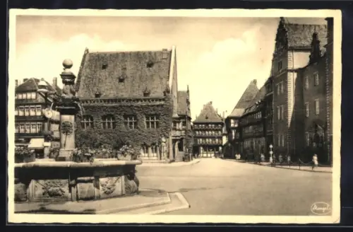 AK Halberstadt, Holzmarkt, Brunnen, historische Gebäude