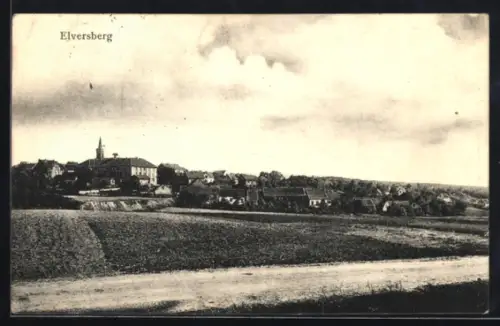 AK Elversberg, Ortsansicht mit Kirche und Feldern