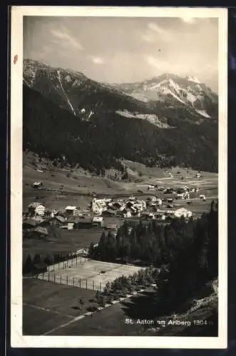 AK St. Anton am Arlberg, Gesamtansicht mit Sportplatz u. Umgebung