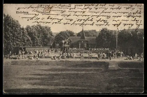 AK Eisleben, Stadtbad mit Besuchern