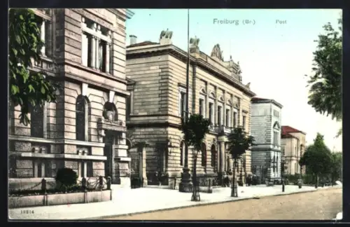 AK Freiburg /Br., Postamt, Strassenpartie