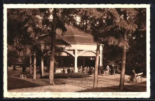 AK Bad Neuenahr, Willibrordus-Sprudel mit Besuchern