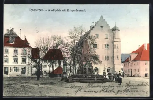 AK Radolfzell, Partie am Marktplatz mit Kriegerdenkmal