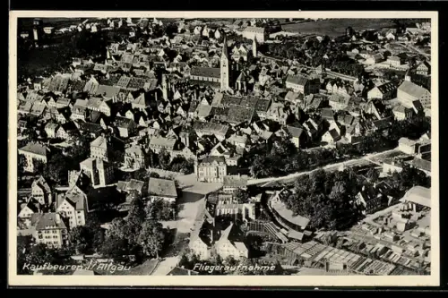 AK Kaufbeuren i /Allgäu, Teilansicht mit Kirche vom Flugzeug aus