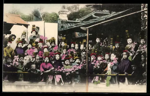 AK Japaner mit Blumen bei einer Veranstaltung