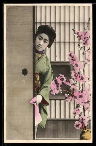 AK Japanerin im Kimono an der Tür