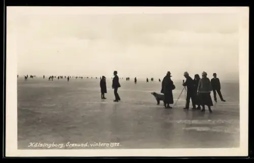 AK Helsingborg, Öresund, Vintern 1922, Spaziergänger auf dem Eis